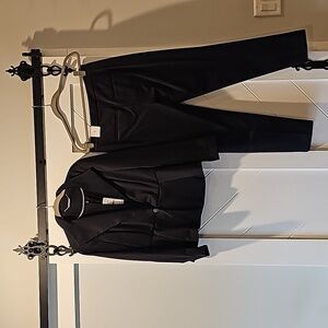 WHITE HOUSE BLACK MARKET Black pant suit, jacket and pants Size 8